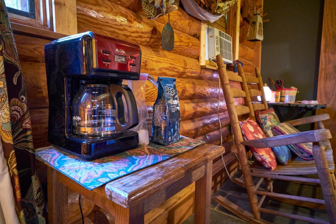 Creekwalk Inn Bed And Breakfast With Cabins Cosby Dış mekan fotoğraf