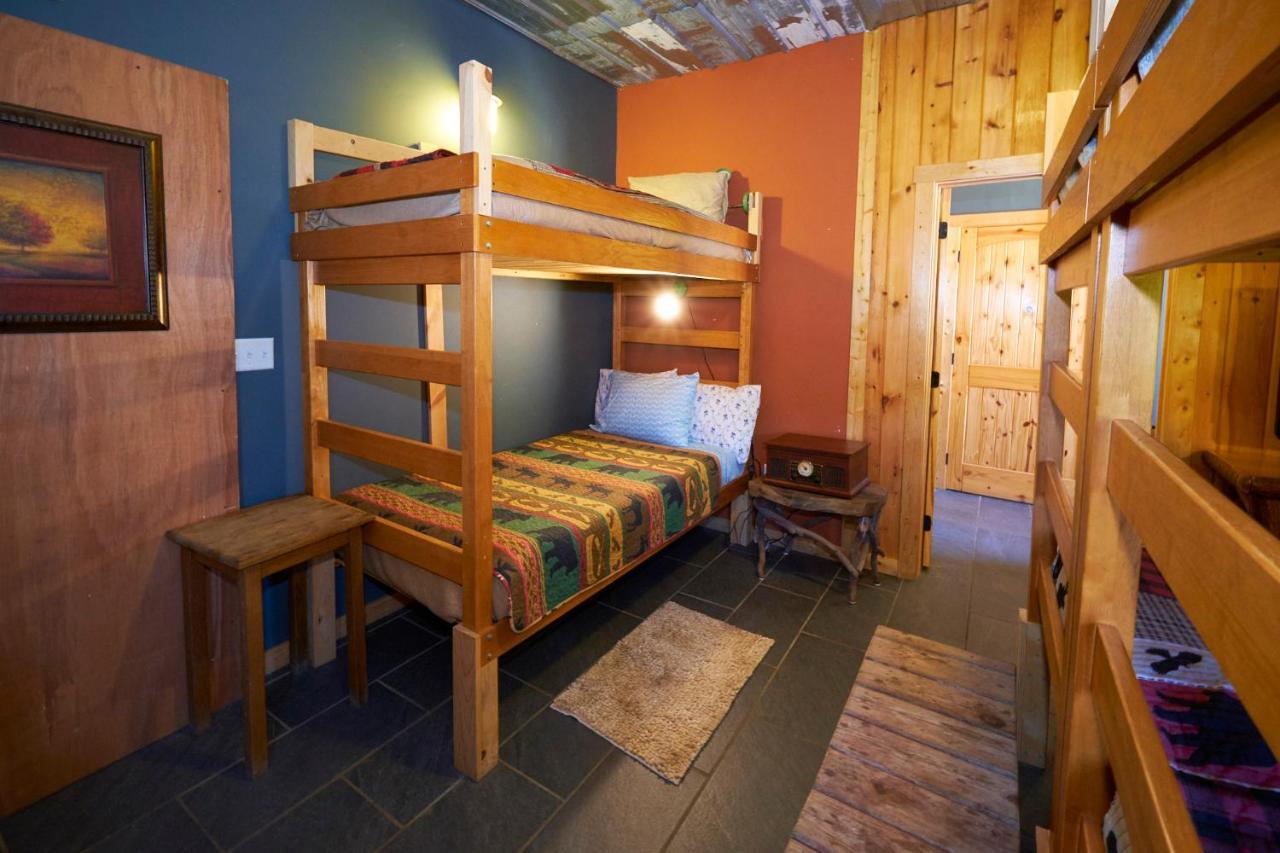 Creekwalk Inn Bed And Breakfast With Cabins Cosby Dış mekan fotoğraf
