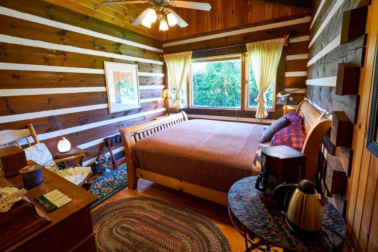 Creekwalk Inn Bed And Breakfast With Cabins Cosby Dış mekan fotoğraf