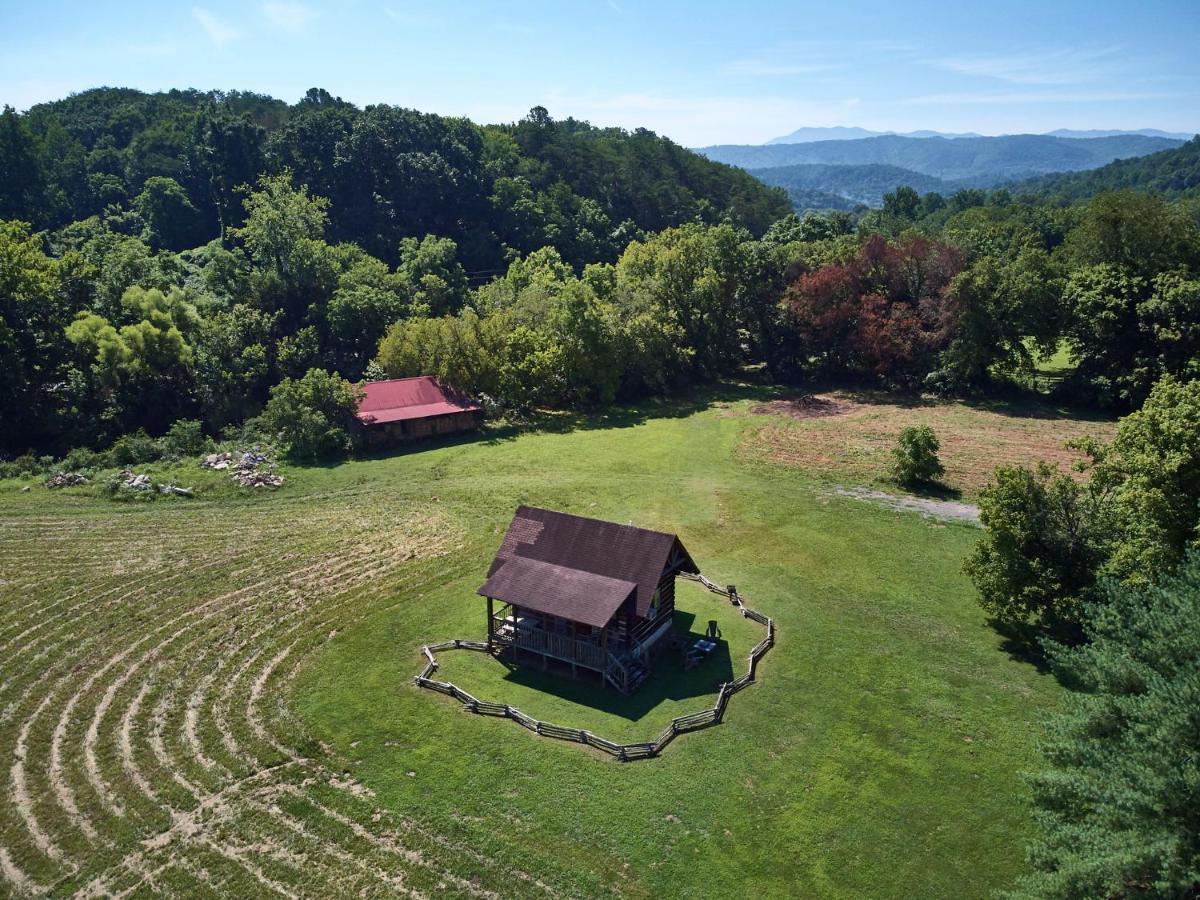 Creekwalk Inn Bed And Breakfast With Cabins Cosby Dış mekan fotoğraf