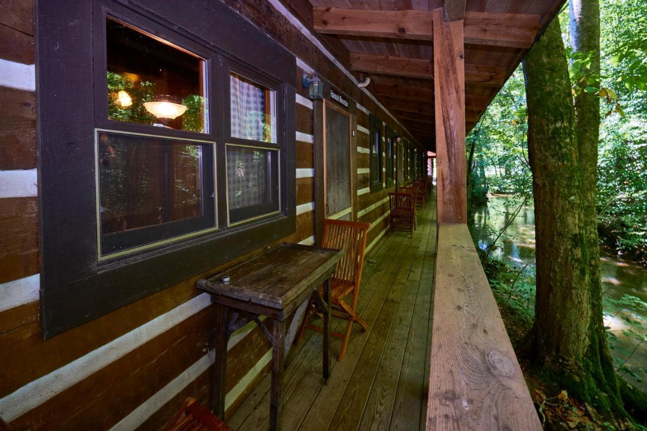 Creekwalk Inn Bed And Breakfast With Cabins Cosby Dış mekan fotoğraf