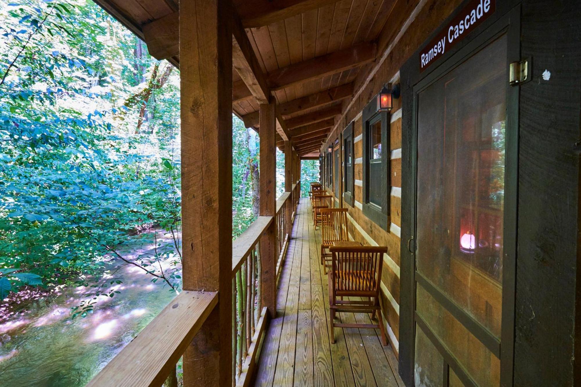 Creekwalk Inn Bed And Breakfast With Cabins Cosby Dış mekan fotoğraf