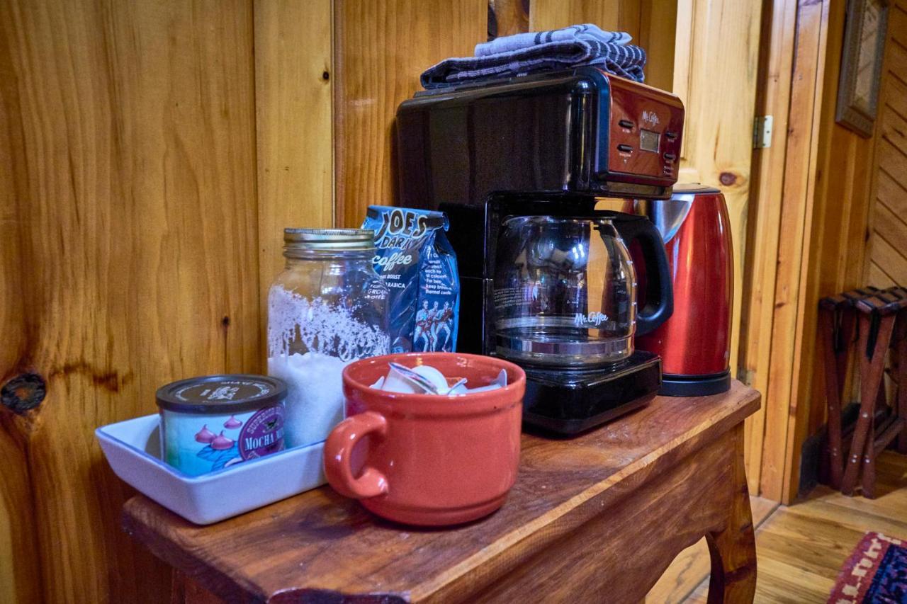 Creekwalk Inn Bed And Breakfast With Cabins Cosby Dış mekan fotoğraf