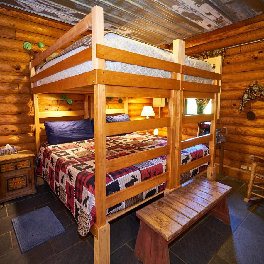 Creekwalk Inn Bed And Breakfast With Cabins Cosby Dış mekan fotoğraf