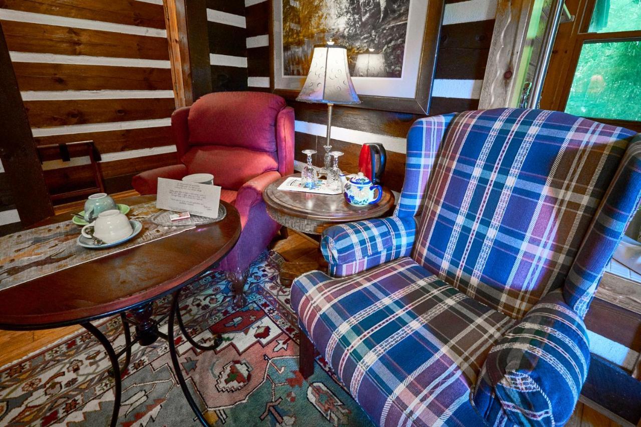 Creekwalk Inn Bed And Breakfast With Cabins Cosby Dış mekan fotoğraf