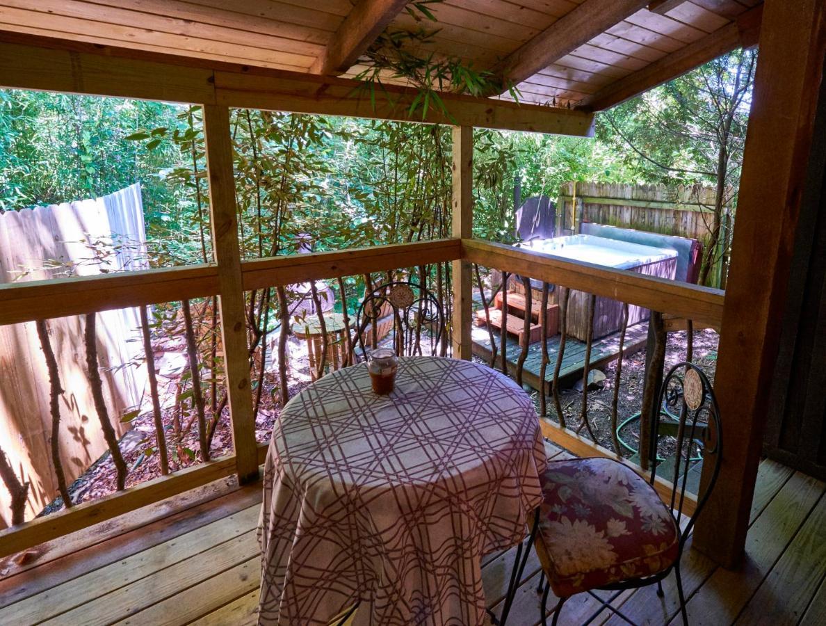 Creekwalk Inn Bed And Breakfast With Cabins Cosby Dış mekan fotoğraf