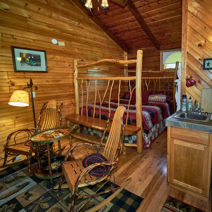 Creekwalk Inn Bed And Breakfast With Cabins Cosby Dış mekan fotoğraf