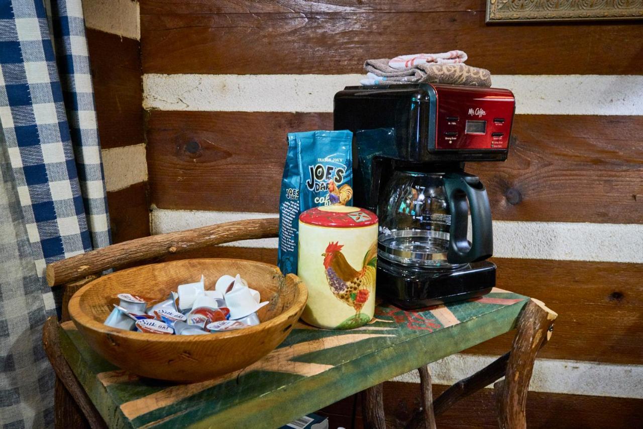 Creekwalk Inn Bed And Breakfast With Cabins Cosby Dış mekan fotoğraf