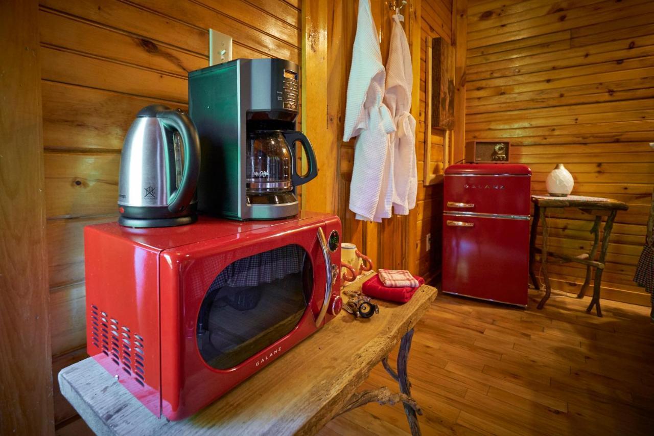 Creekwalk Inn Bed And Breakfast With Cabins Cosby Dış mekan fotoğraf